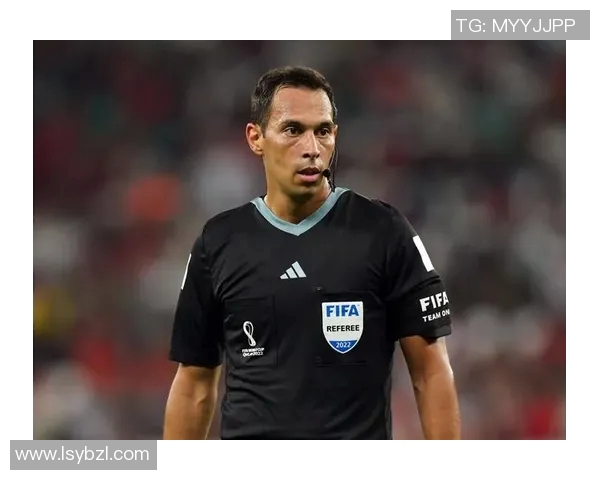 乌拉圭与法国比赛裁判表现引发争议球迷热议裁判判罚公正性