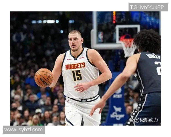 勇士与掘金季后赛第三场激战回顾球星表现与战术分析